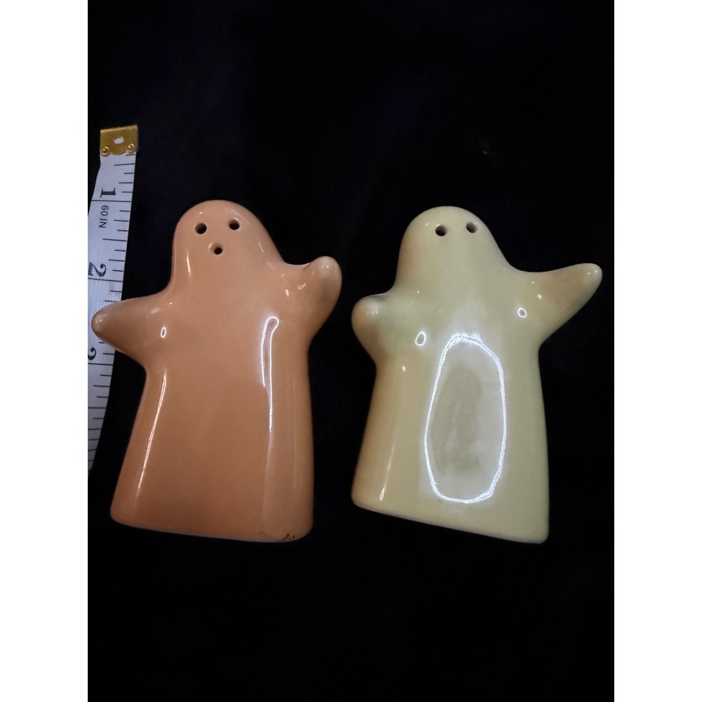 Vintage Nassau Bahamas Hugging Ghost Salt and Pepper Shakers Ceramic Souvenir